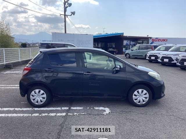Toyota VITZ 2013-10 6919752-9