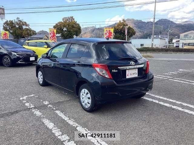 Toyota VITZ 2013-10 6919752-11