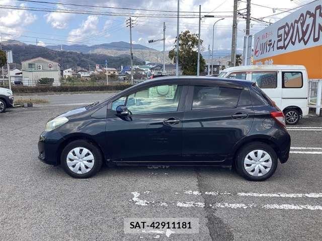 Toyota VITZ 2013-10 6919752-12