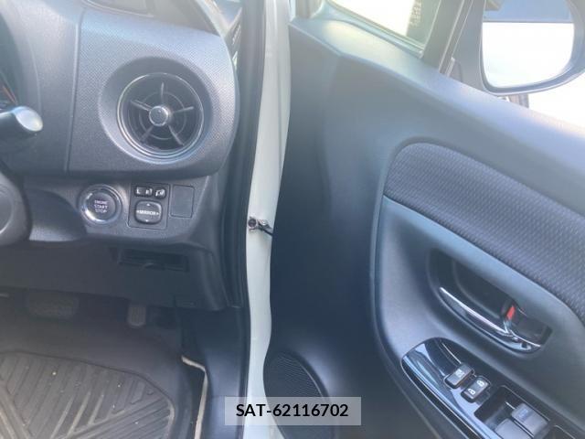 Toyota VITZ 2015-12 6914977-11