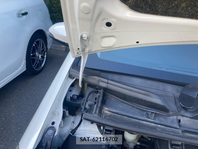 Toyota VITZ 2015-12 6914977-24