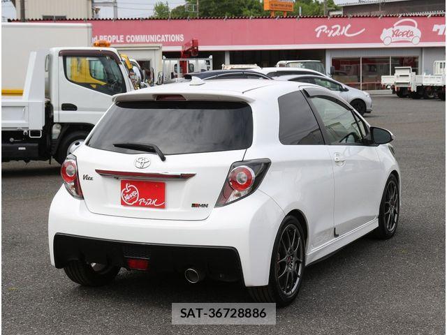 Toyota VITZ 2013-10 7061224-26