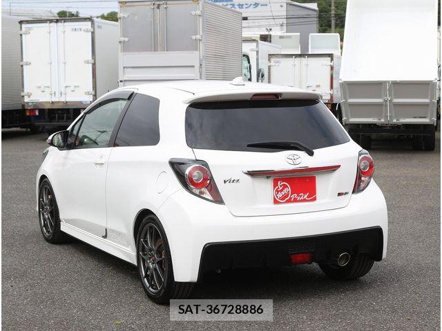 Toyota VITZ 2013-10 7061224-28