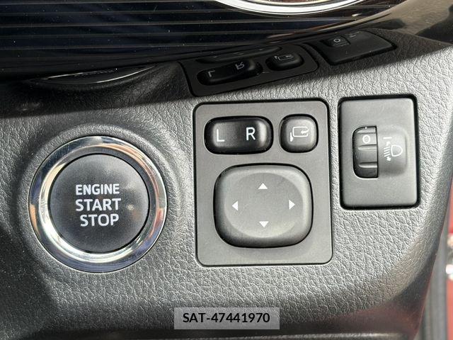 Toyota VITZ 2018-08 7061223-9