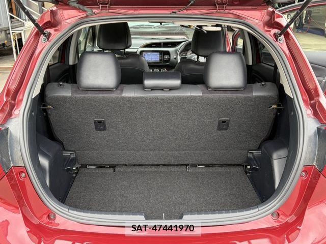 Toyota VITZ 2018-08 7061223-24