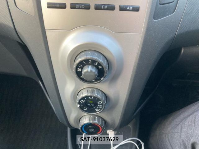 Toyota VITZ 2005-02 7061242-16