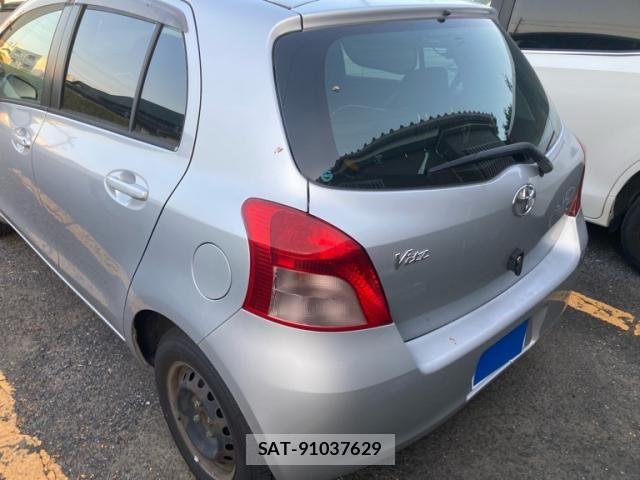 Toyota VITZ 2005-02 7061242-5