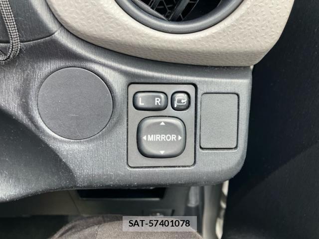 Toyota VITZ 2011-05 7061233-17