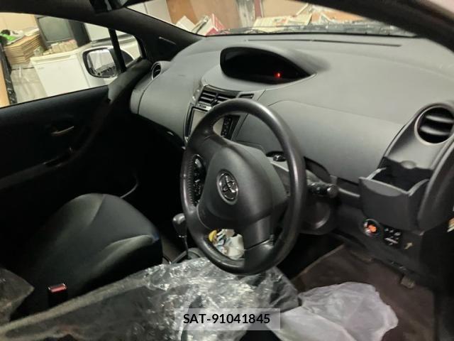 Toyota VITZ 2010-04 7226694-11