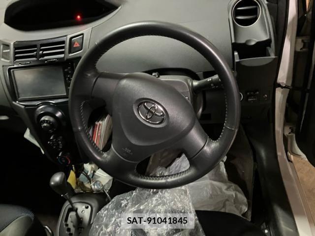 Toyota VITZ 2010-04 7226694-15