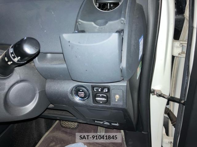 Toyota VITZ 2010-04 7226694-17