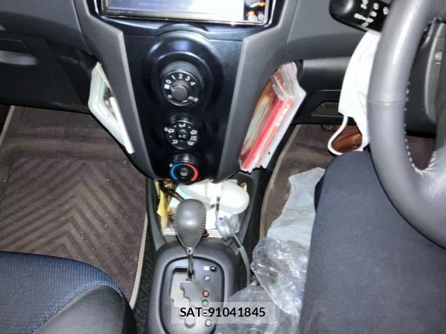 Toyota VITZ 2010-04 7226694-18