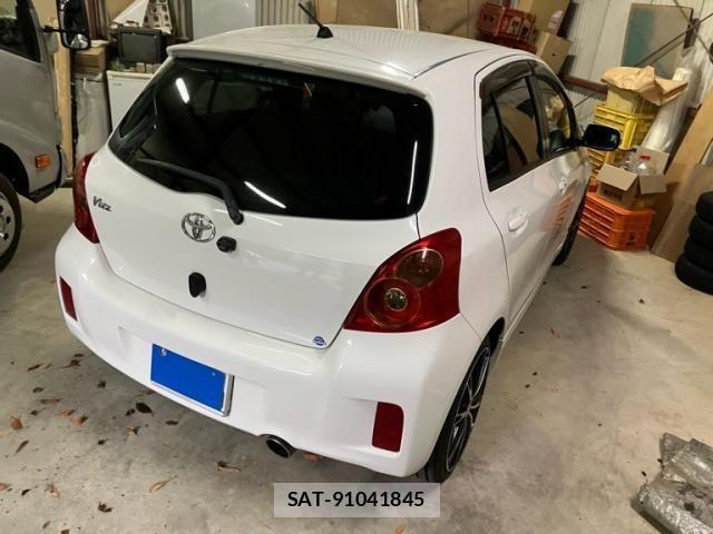 Toyota VITZ 2010-04 7226694-3
