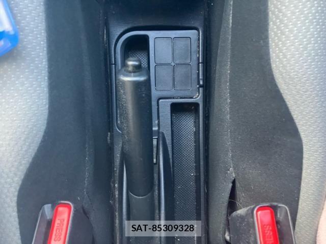 Toyota VITZ 2012-06 7226713-19