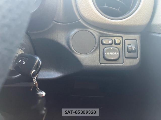 Toyota VITZ 2012-06 7226713-20