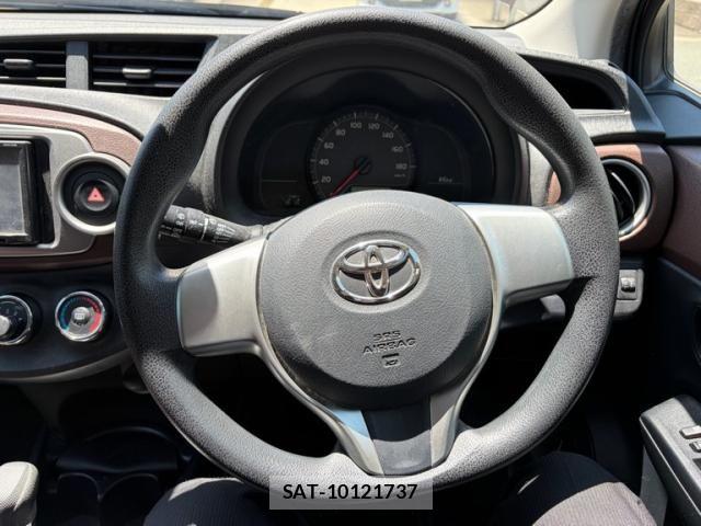 Toyota VITZ 2011-06 7226704-17