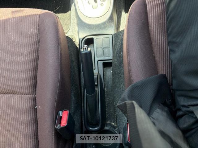 Toyota VITZ 2011-06 7226704-18