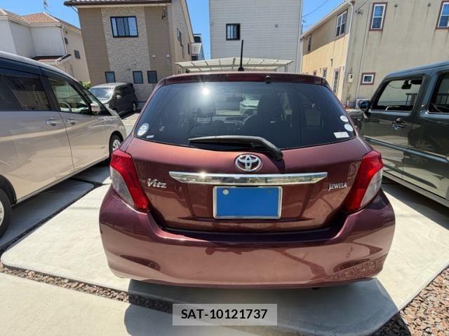 Toyota VITZ 2011-06 7226704-1