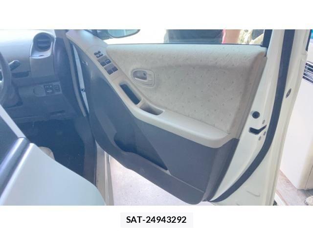Toyota VITZ 2010-07 7226697-8