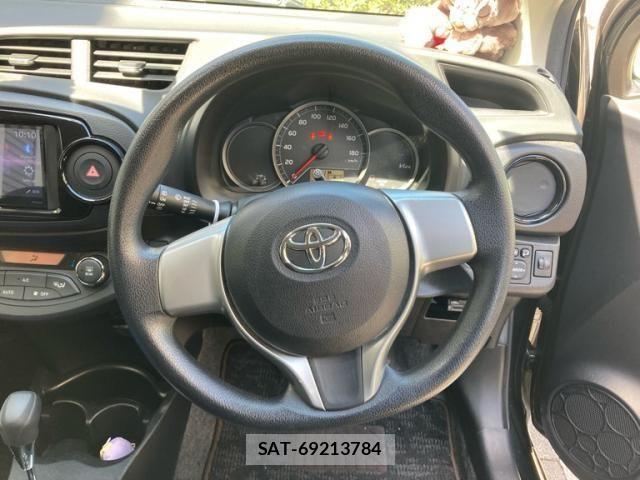 Toyota VITZ 2013-09 7226717-17