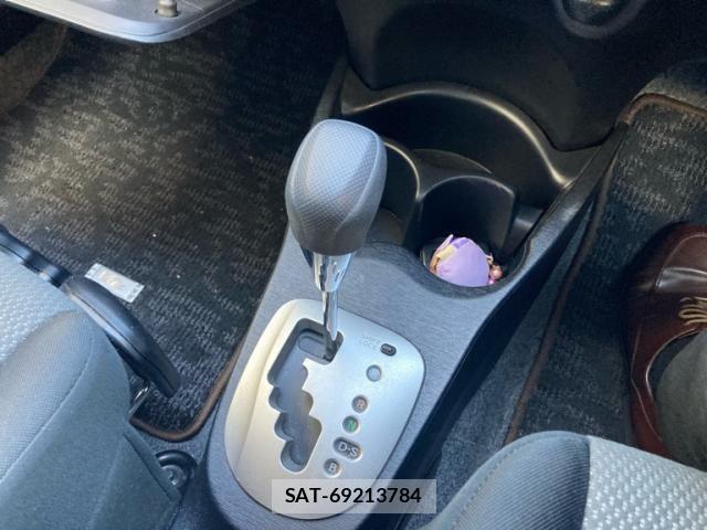 Toyota VITZ 2013-09 7226717-19