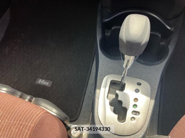 Toyota VITZ 2011-02 7226699-19
