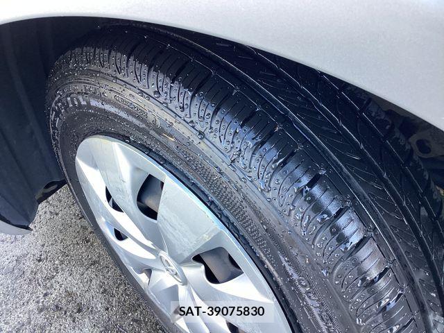 Toyota VITZ 2011-05 7226698-3