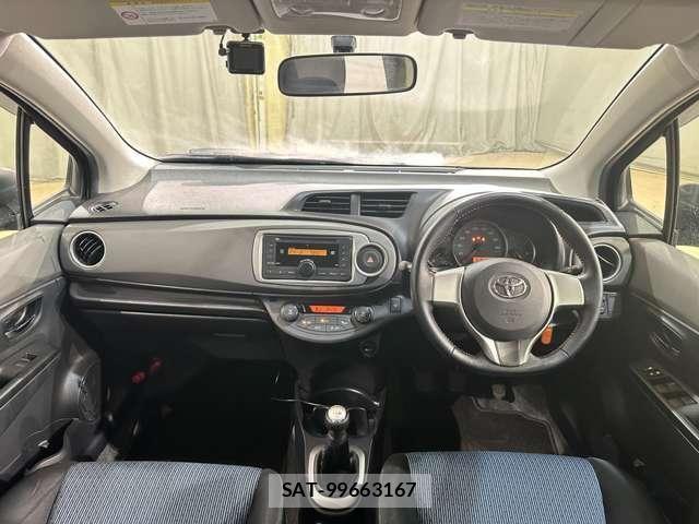 Toyota VITZ 2011-08 7226710-17