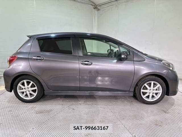 Toyota VITZ 2011-08 7226710-3