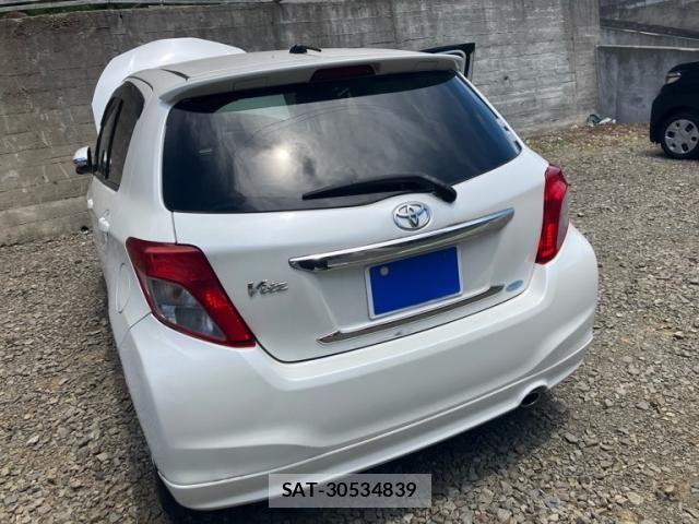 Toyota VITZ 2011-06 7226708-21