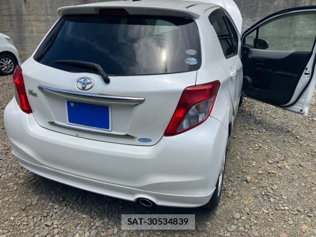 Toyota VITZ 2011-06 7226708-22