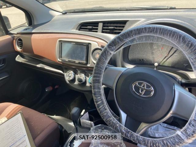 Toyota VITZ 2011-09 7226711-16