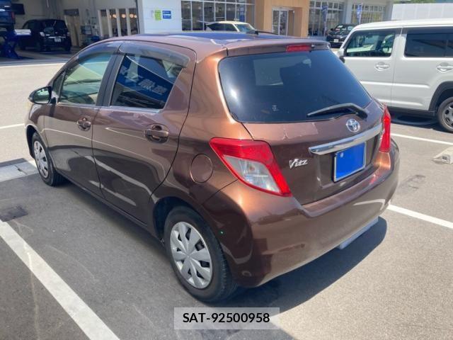 Toyota VITZ 2011-09 7226711-2