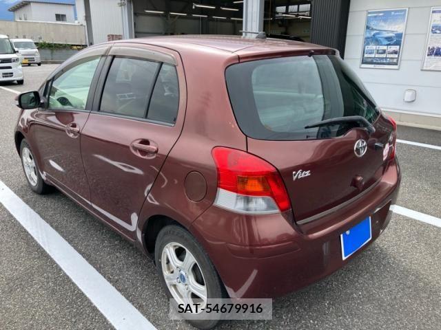 Toyota VITZ 2009-08 7226693-4