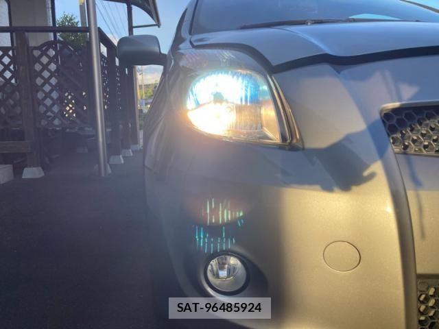 Toyota VITZ 2005-06 7252738-12