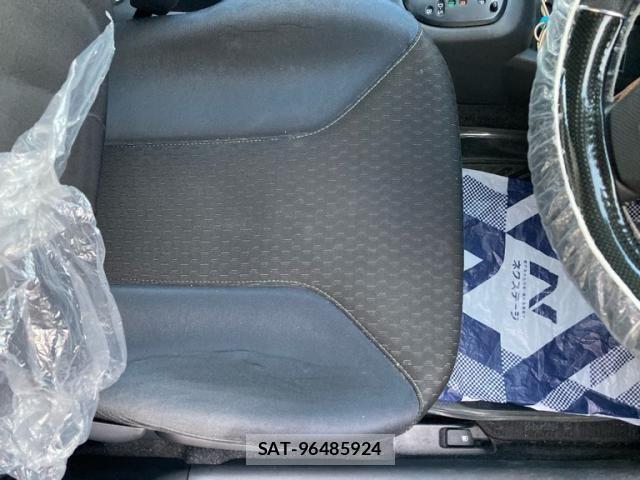 Toyota VITZ 2005-06 7252738-15