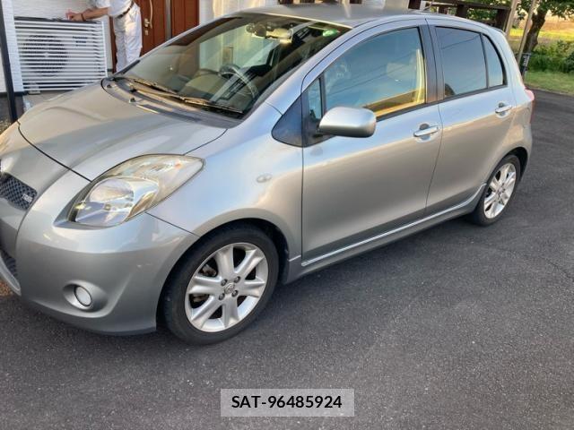 Toyota VITZ 2005-06 7252738-1