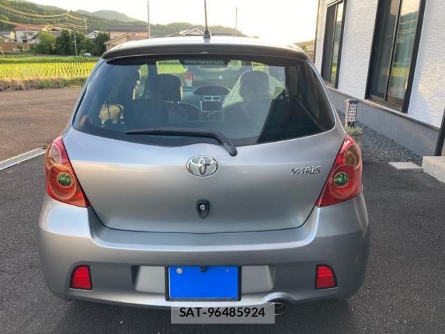 Toyota VITZ 2005-06 7252738-3