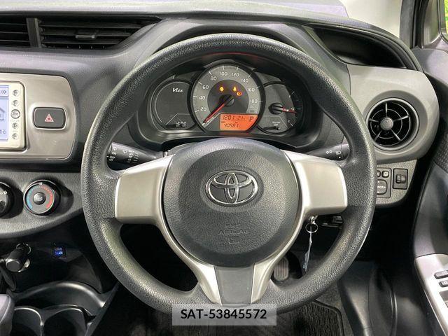 Toyota VITZ 2015-08 7273218-10