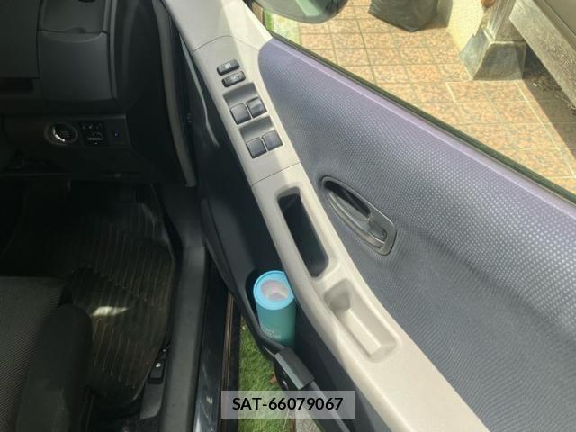 Toyota VITZ 2006-04 7273219-12