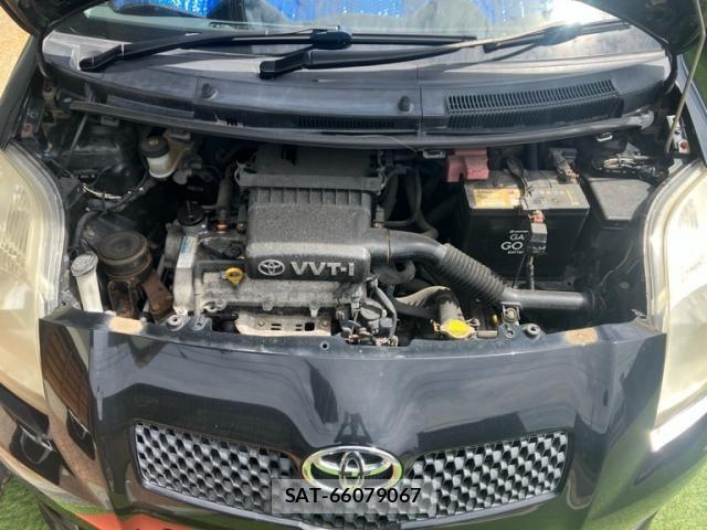 Toyota VITZ 2006-04 7273219-15