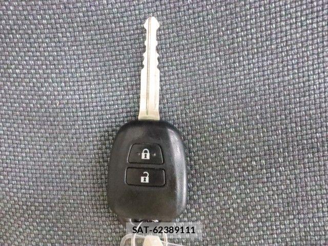 Toyota VITZ 2015-01 7330956-14