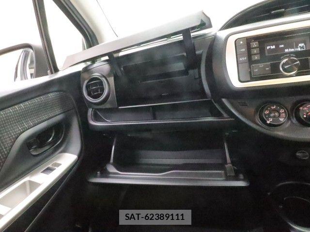 Toyota VITZ 2015-01 7330956-17