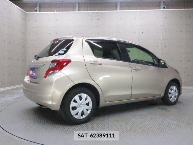 Toyota VITZ 2015-01 7330956-1