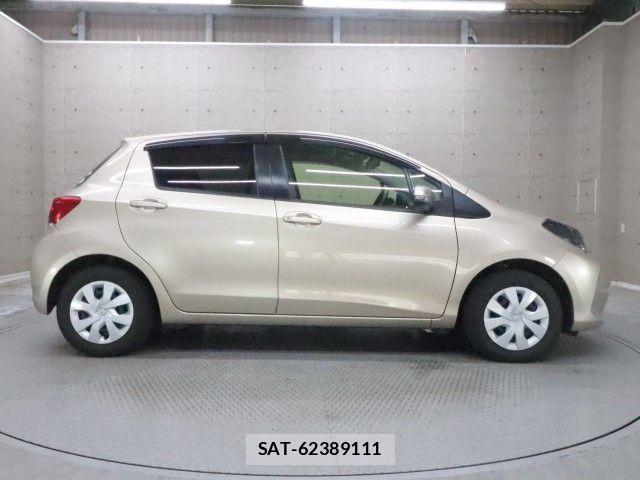 Toyota VITZ 2015-01 7330956-22