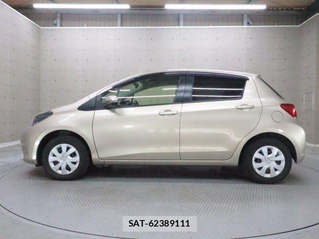 Toyota VITZ 2015-01 7330956-25