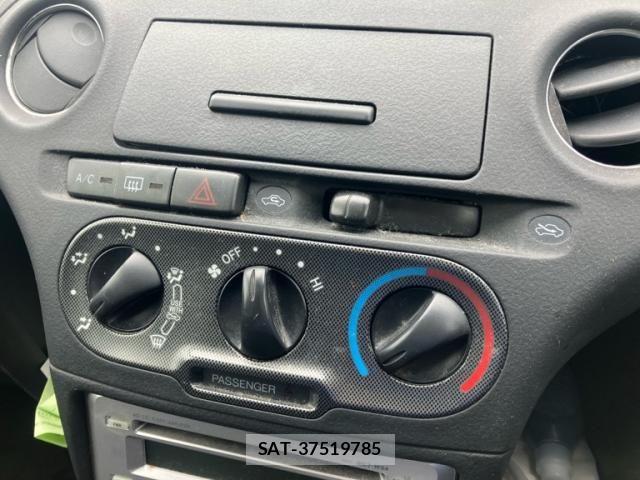 Toyota VITZ 2003-04 7330957-17