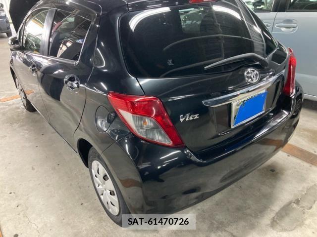 Toyota VITZ 2013-11 7330959-4