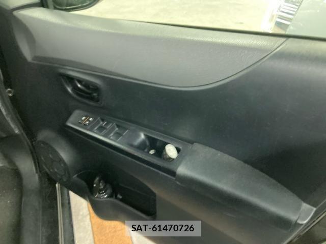 Toyota VITZ 2013-11 7330959-8
