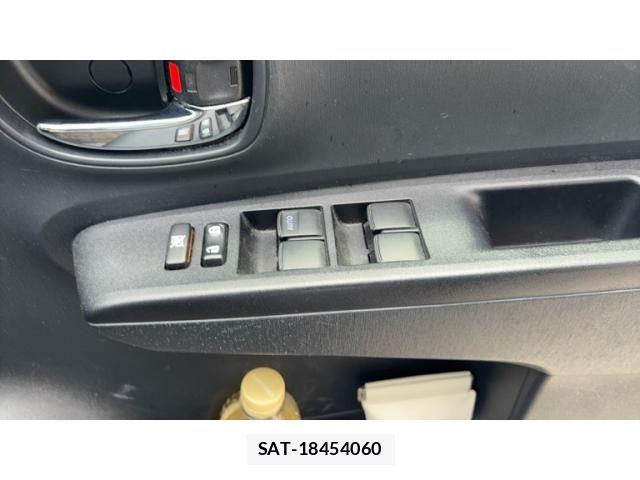 Toyota VITZ 2011-07 7330960-11